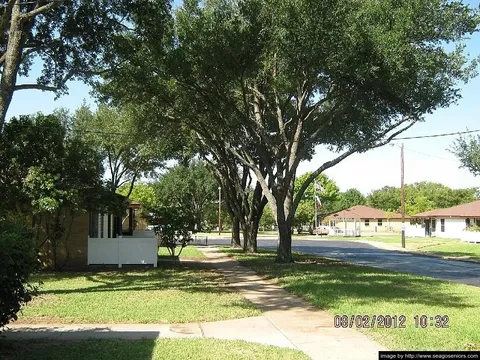 Seagoville Senoir Citizens Home - Photo 6 of 18